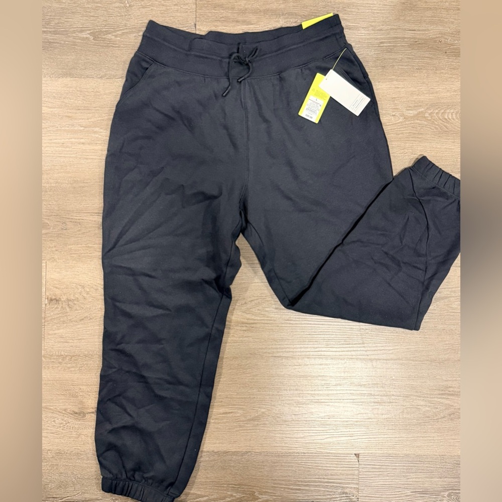 NWT Fleece Joggers 🖤